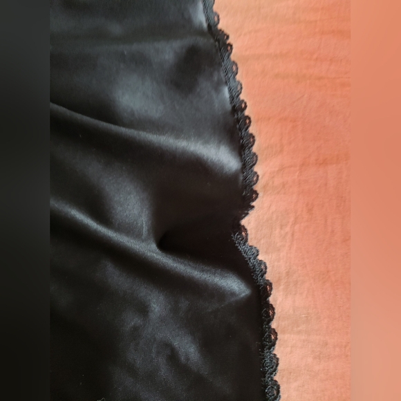 Sexy vintage black satin slip skirt - Picture 6 of 8